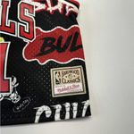 Mitchell & Ness WOMEN'S  SLAP STICKER BULLS DENNIS RODMAN CROP TANK Photo 3