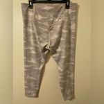 Athleta  Gray Camouflage Camo Elation 7/8 Tights 23" Inseam Size XL Photo 1