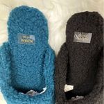 Alfani Faux Sherpa Slippers Mismatched Color Black Teal NEW (9-10) Fits (7-8) Photo 1
