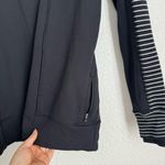 Lululemon Think Fast Hoodie Pullover Womens Size 4 Black White Sweater Stripe Photo 5