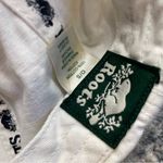 Roots  White Hat with Green Tag Photo 2