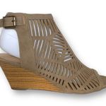 Just Fab Poppi Caged Wedge Sandal Tan Lasercut Detail Faux Leather Ankle Strap Photo 11