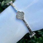 Silver tone clover bangle bracelet Photo 0