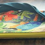 Guy Harvey | women’s tropical, parrot print, crossbody bag. Photo 15