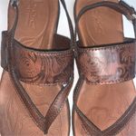 b.o.c. Women's Brown Slingback Sandals Size 7M Floral Engraved Flats Photo 5