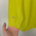 Lululemon  High Neck Running and Training T-Shirt Yellow Serpentine Womens Size 4 Photo 5