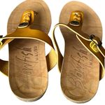 blowfish Malibu Barro Sandal 9.5 Yellow Buckled T-Strap Comfort Coconut Girl Photo 9