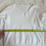 Solid White V Photo 5