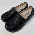 Alegria  Keli Professional Clogs Women's Size 38 Black Embossed Leather Slip On‎ Photo 3