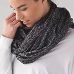 Lululemon EUC  Vinyasa Wrap Scarf Grey Black Photo 2
