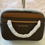 Michael Kors NWT Jet Set Large Logo Crossbody Bag Photo 5