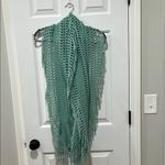 Vibrant Green Fringed Shawl with Lightweight Knit Design Photo 3