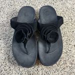 FitFlop  Womens Florrie Sandals Size 9 Black Flower Thong Toe Post Slide Photo 1