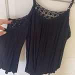 Cute shoulder cut out top Black Size M Photo 1