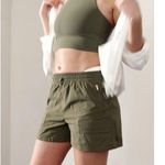 Athleta  M Cascade Cargo Poplin Short Medium Moss Photo 3