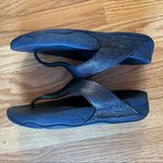 FitFlop Sandal Women 7 Lulu Black Shimmer Suede Thong Walking Toning EUC Photo 8