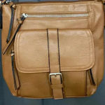 Bueno  SHOULDER/CROSSBODY PURSE CARAMEL BROWN MUTIL POCKETS ADJUSTABLE STRAP Photo 3