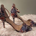 BP  Women’s 3 1/2 Heals Multi Color Shoes Size 9 1/2 Photo 2