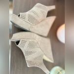 Chinese Laundry  Women's soft brown  Wedge Sandals size 8 Photo 3