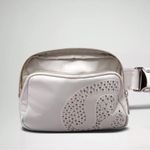 Lululemon NWT 1L Vapor White with Studded Logo Everywhere Belt Bag Photo 6