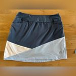Adidas  Colorblocked golf Skort size medium tech ink blue white Photo 5
