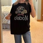 Modelo Oversized Neon Graphic T Photo 3