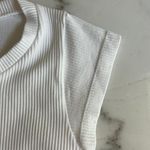 Seamless White Notch Cap Sleeve Shirt Photo 2