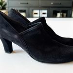 Stuart Weitzman Black Suede Curved Heel Ankle Bootie Size 8.5 Narrow Quiet Luxe Photo 4