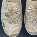Baretraps  WOMENS 10 W Tan Elegant Floral Embroidered Women's Shoes Photo 3