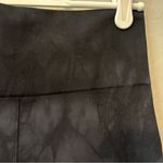 Athleta Re-charge tie dye black nylon spandex capri leggings size XS Photo 4