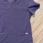 FIGS  Casma scrub top. Size XS. Purple shadow. Three front pockets Photo 3