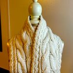 Aeropostale  White scarf. Photo 1