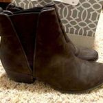 Steve Madden  Women's Brown Leather Bootie Size 7.5 Round Toe Mid Heel Photo 0