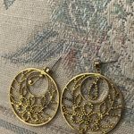 Open work hanging earrings Photo 2