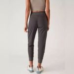 Athleta  Size 16 Shale Gray Trekkie North Tapered Loose Jogger Travel 
Quick dry Photo 1