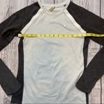 Under Armour  Heat Gear Long Sleeve Base Layer. Size Small. Photo 6