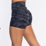 ECHT  BLACK & Gray Camo Scrunched Shorts S Photo 1
