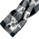 Casey & Max Large Top Button Photo 2