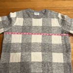 Old Navy  women’s crew neck pull over Check Sweater size xlarge . Photo 2