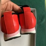 Steve Madden Nice lightweight comfy sneakers 🖤❤️🤍LIKE NEW Photo 2