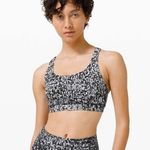Lululemon Energy Bra Medium Support, B-D Cup
Urban Block Ice Grey Black sz 6 Photo 0