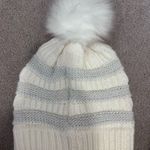 SO  Beanie Pom Photo 1