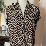 Cato Large Zebra Print Pullover Short Sleeve V-Neck Elegant Top Pre-Owned Photo 0