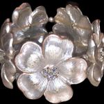 Super cute silver flower stretchy bracelet Silver Photo 0