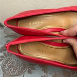 Vionic  Carmel Red Leather Bow Heel Size 7 Photo 6
