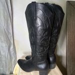 Elegant Black Embroidered Knee High, Heeled Boots Size 8 Photo 5