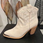 Very Volatile Elegant Cream Western Ankle Boots by  Size 10 Photo 0