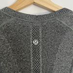 Lululemon Athletica gray long sleeved shirt knit design running compression Photo 7