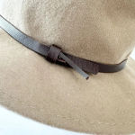 D&Y  100%‎ Wool Felt Hat Taupe Knot Detail 2.5" Brim Photo 2