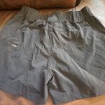 Huk women’s fishing shorts size small nwot Black Photo 1